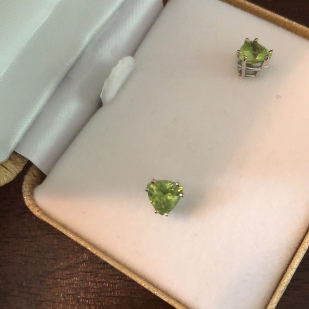 Peridot studs - Picture 2 of 2